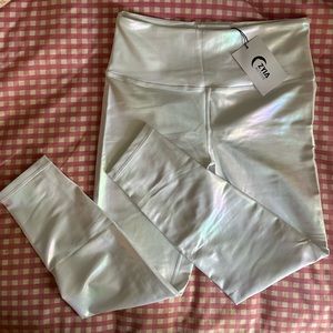 BNWT Zyia Unicorn white luxe 7/8 24” size 12 leggings.